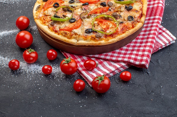 Il ruolo del pomodoro nella pizza: varietà e qualità